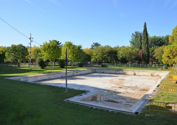 L’Ajuntament de Mollerussa cobrirà la piscina de les escales per ampliar la superfície del Saló de l’Automòbil