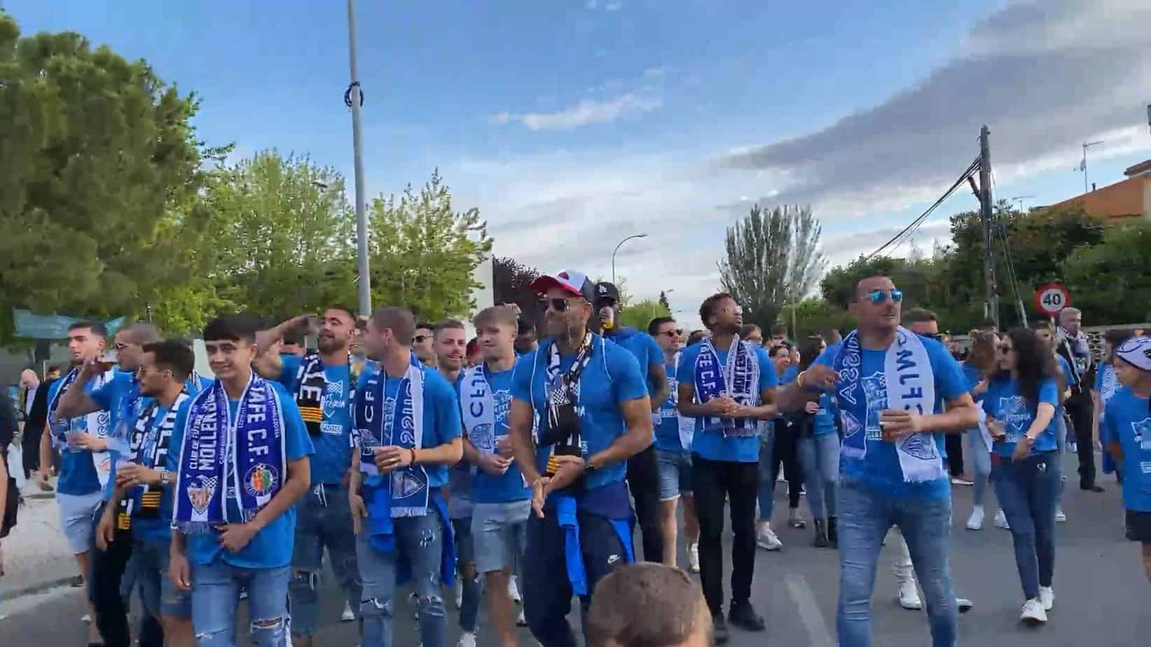 El CFJ Mollerussa celebra l’ascens a tercera amb una rua Mollerussa