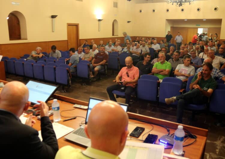 El canal d’Urgell aprova per una àmplia majoria destinar les reserves d’aigua a salvar la collita de fruita