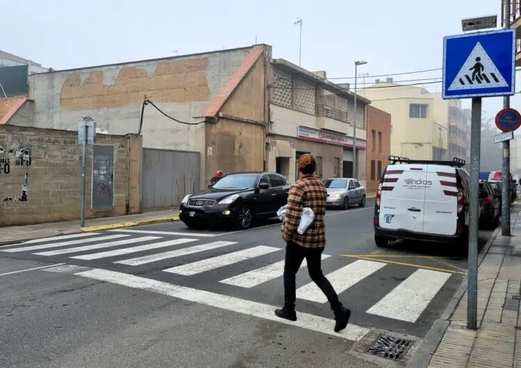 Mollerussa reforça la seguretat d’una dotzena de passos de vianants amb senyalització lluminosa