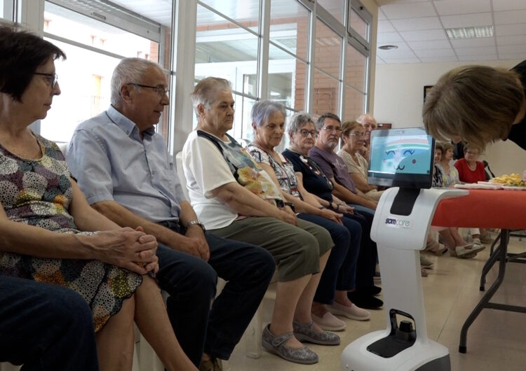 Vila-sana incorpora un robot teleassistència per dinamitzar la Llar de Jubilats