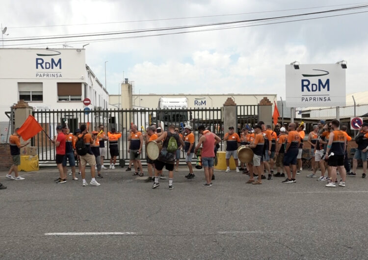 Els treballadors de RDM Barcelona protesten a la planta Paprinsa de Mollerussa