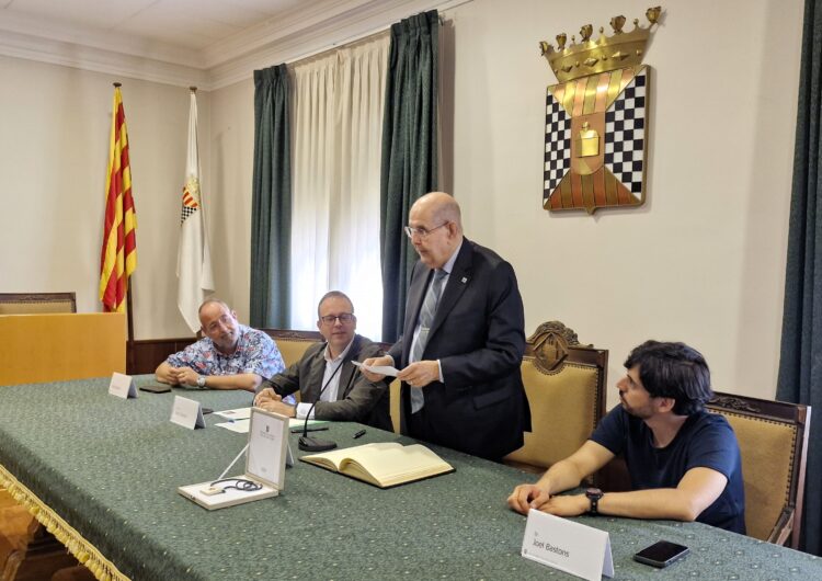 L’Ajuntament ret homenatge a l’òptic optometrista Manuel Roure Arnaldo, distingit amb la Creu Sant Jordi